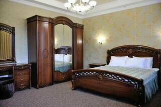 Гостиница Даяна Симферополь Улучшенный двухместный номер с 1 кроватью-1