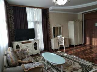 Гостиница Даяна Симферополь Двухместный номер с 1 кроватью и балконом-2