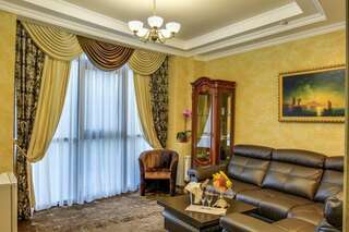 Гостиница Даяна Симферополь Люкс с кроватью размера «king-size» и балконом-2