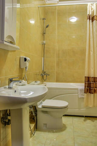 Гостиница Даяна Симферополь Улучшенный двухместный номер с 1 кроватью-3