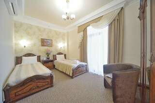 Гостиница Даяна Симферополь Двухместный номер с 2 отдельными кроватями и балконом-2